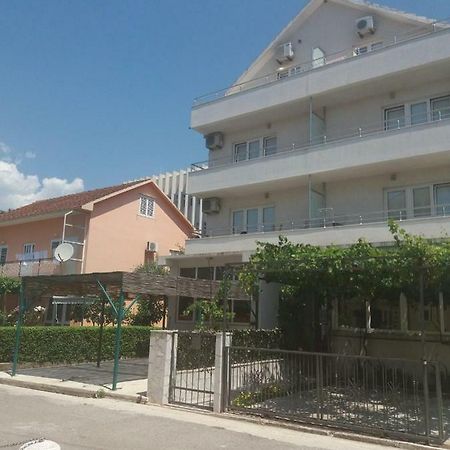 Mona&Mike Apartments Tivat Dış mekan fotoğraf