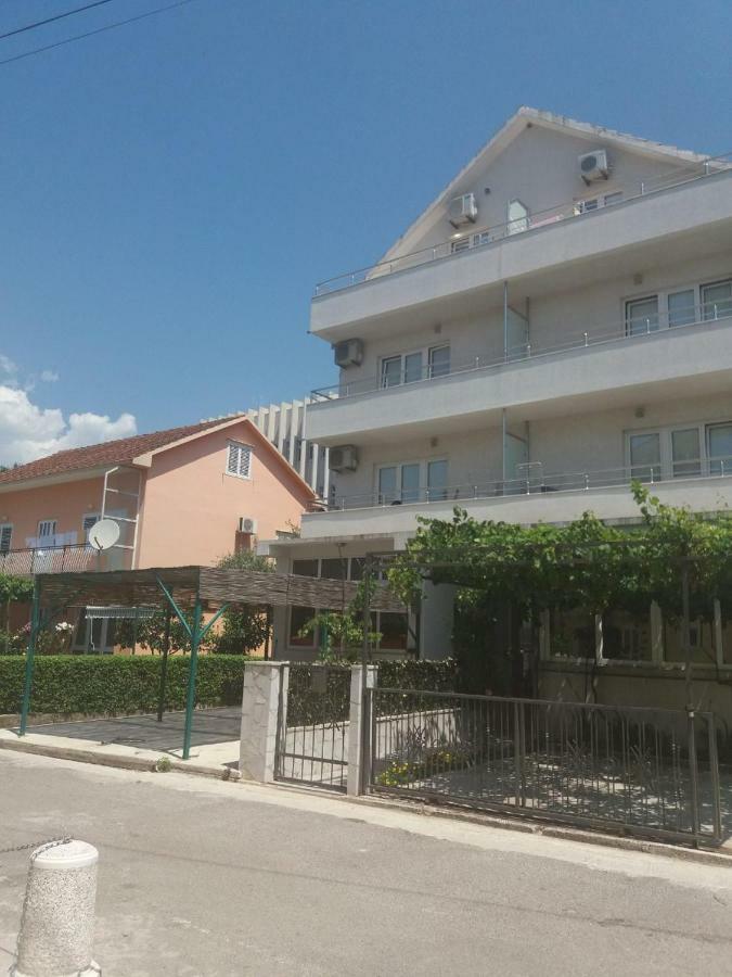 Mona&Mike Apartments Tivat Dış mekan fotoğraf